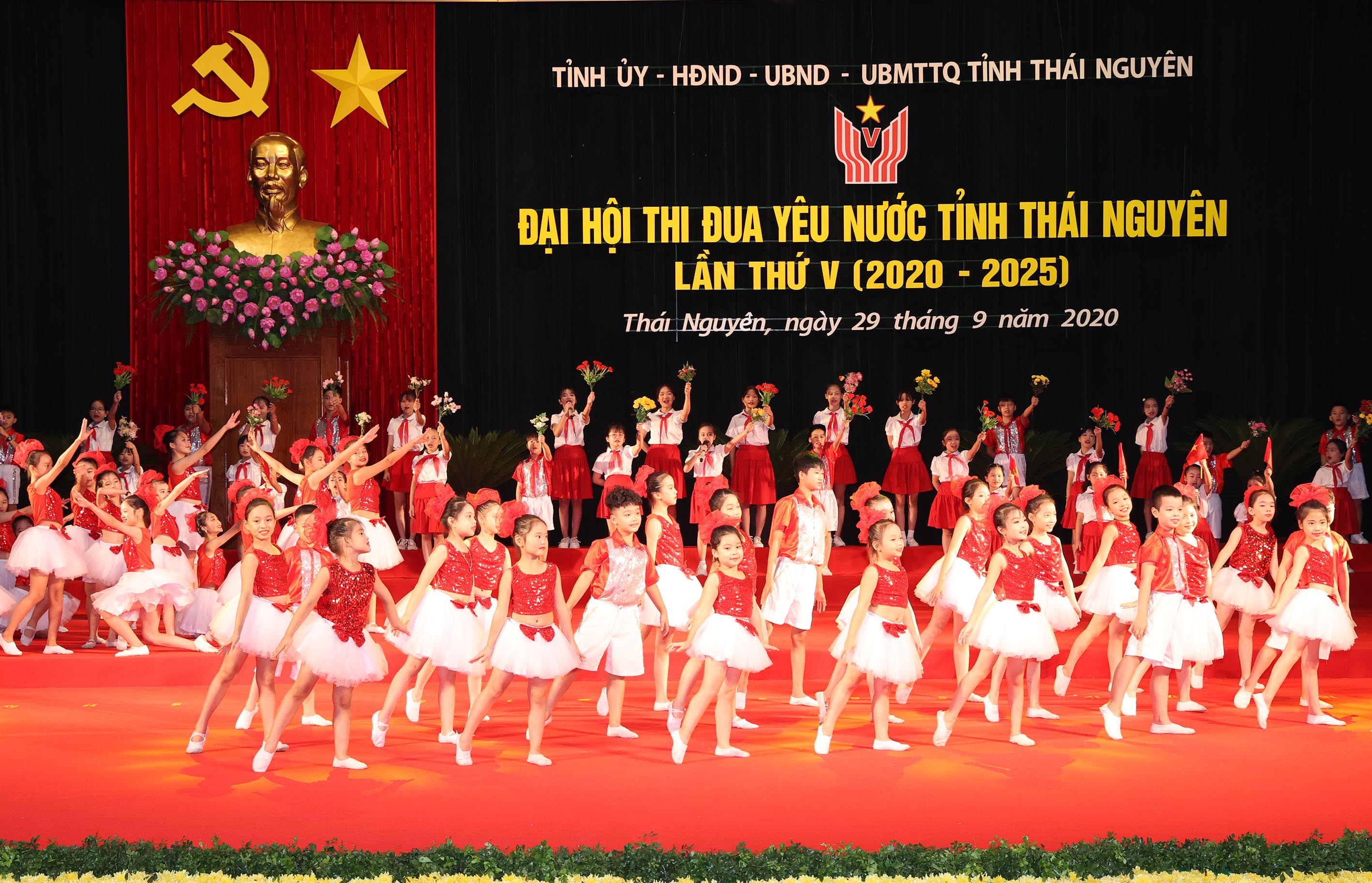 Chương trình nghệ thuật chào mừng Đại hội thi đua yêu nước tỉnh Thái Nguyên