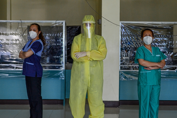 Các bác sỹ chăm sóc bệnh nhân mắc COVID-19 ở Philippines (Ảnh: UN)