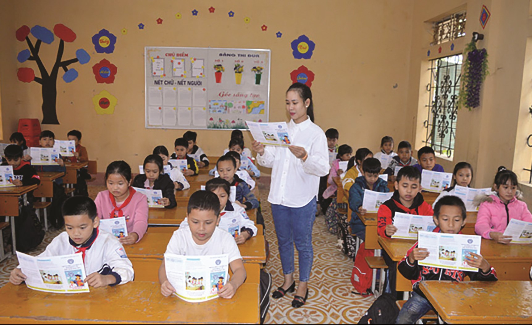 Buổi tuyên truyền chính sách BHYT cho các em HS Trường Tiểu học Vĩnh Lợi (Sơn Dương)