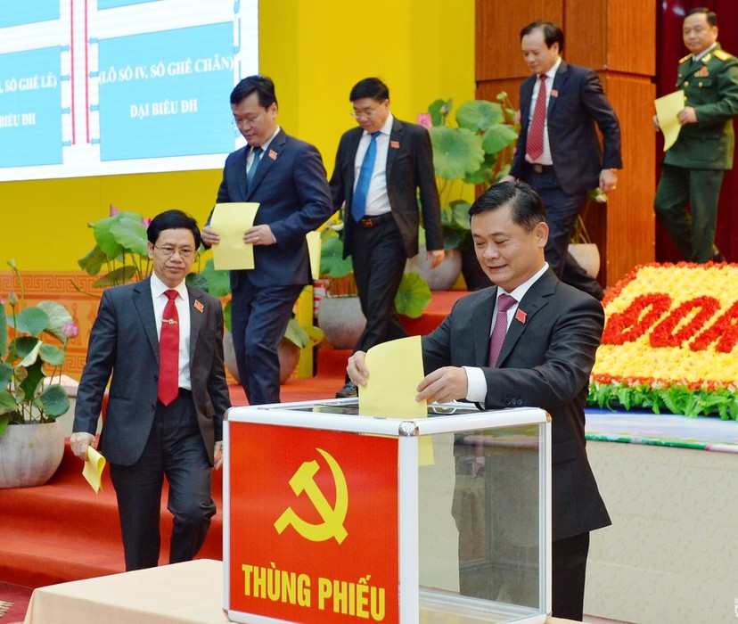 Bỏ phiếu bầu Ban Chấp hành Đảng bộ tỉnh Nghệ An nhiệm kỳ 2020-2025
