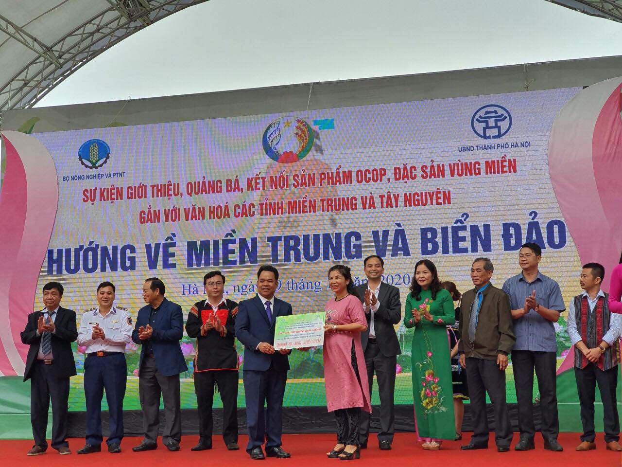 Khai mạc sự kiện quảng bá sản phẩm OCOP gắn với văn hóa các tỉnh miền Trung và Tây Nguyên