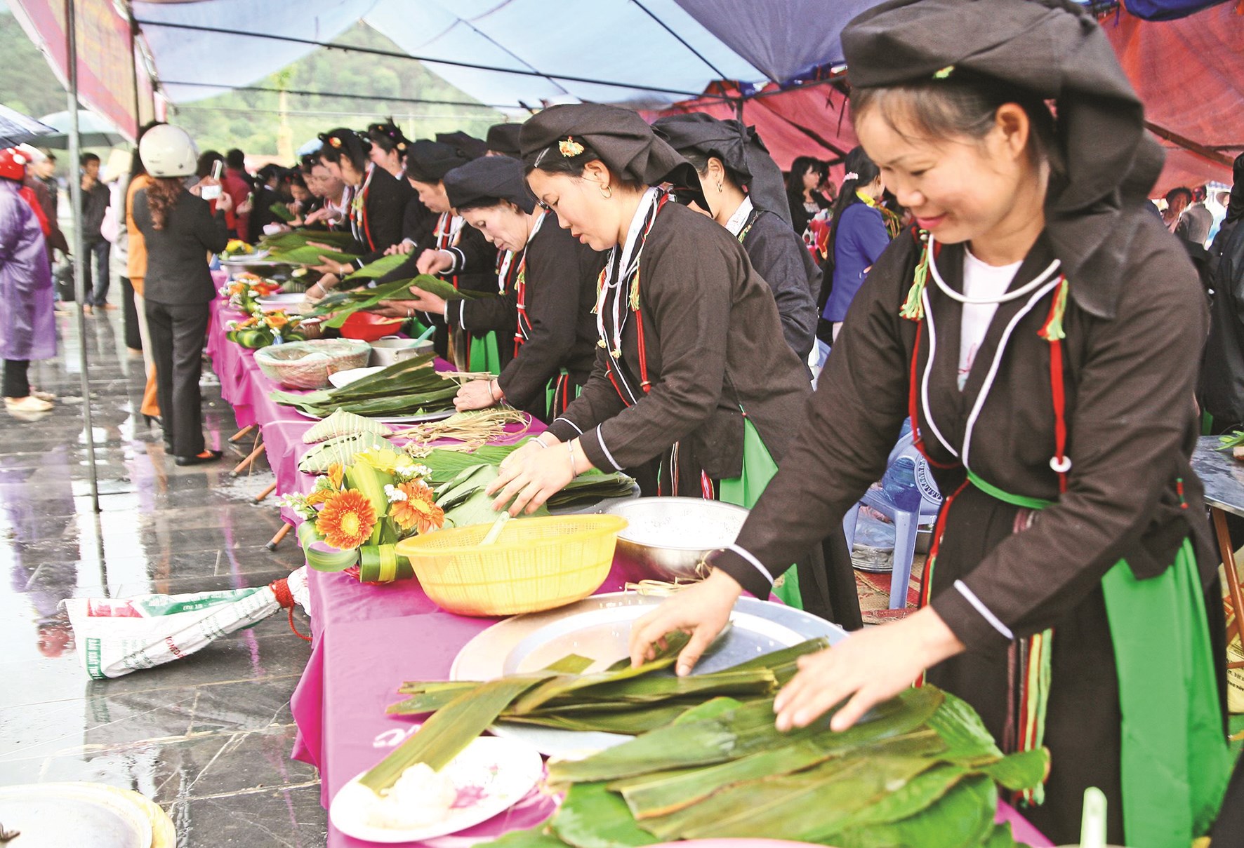  Cuộc thi gói bánh Sán Dìu truyền thống tại Lễ hội Tây Thiên (Tam Đảo, Vĩnh Phúc)