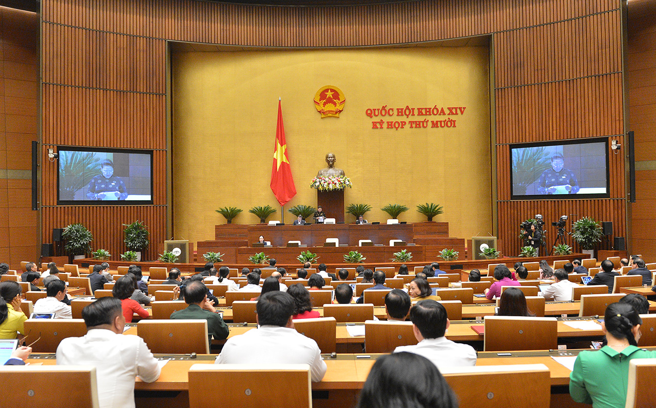Quốc hội họp tập trung tại hội trường ngày 02/11 