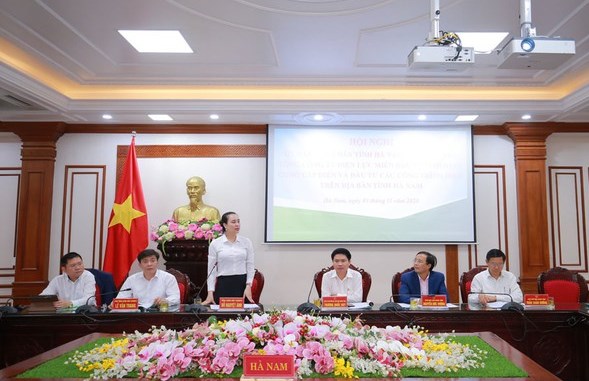 Bà Đỗ Nguyệt Ánh, thành viên HĐTV, Tổng Giám đốc EVNNPC phát biểu