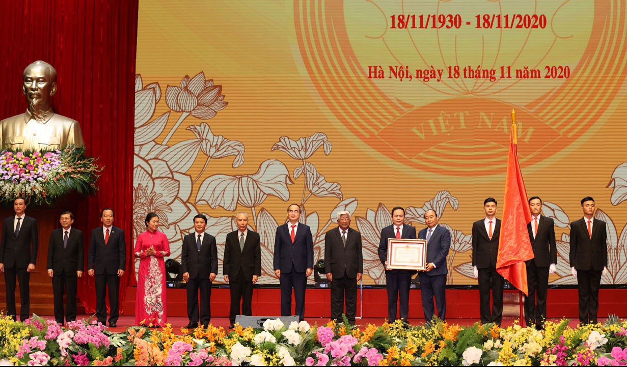 Thủ tướng Chính phủ Nguyễn Xuân Phúc trao tặng Huân chương Hồ Chí Minh cho Mặt trận Tổ quốc Việt Nam.