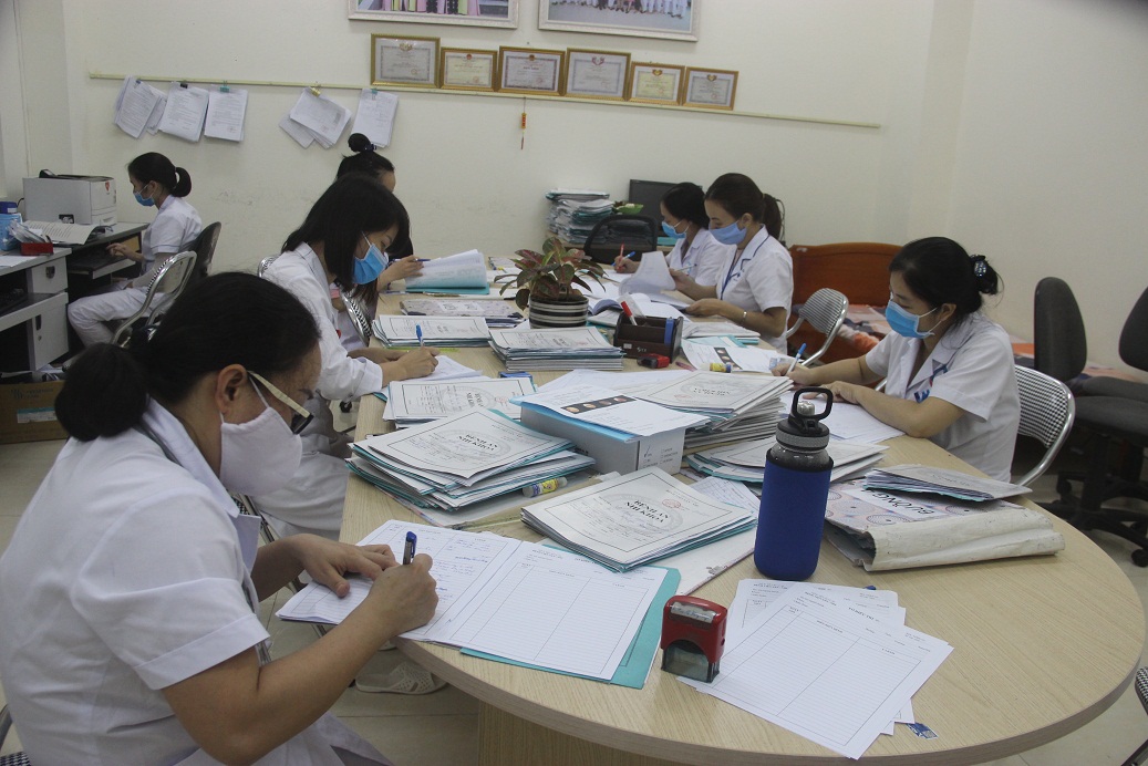 Bệnh viện Sản-Nhi tỉnh Lào Cai phải tăng cường y, bác sĩ cho khoa Nhi để khám và điều trị cho bệnh nhi