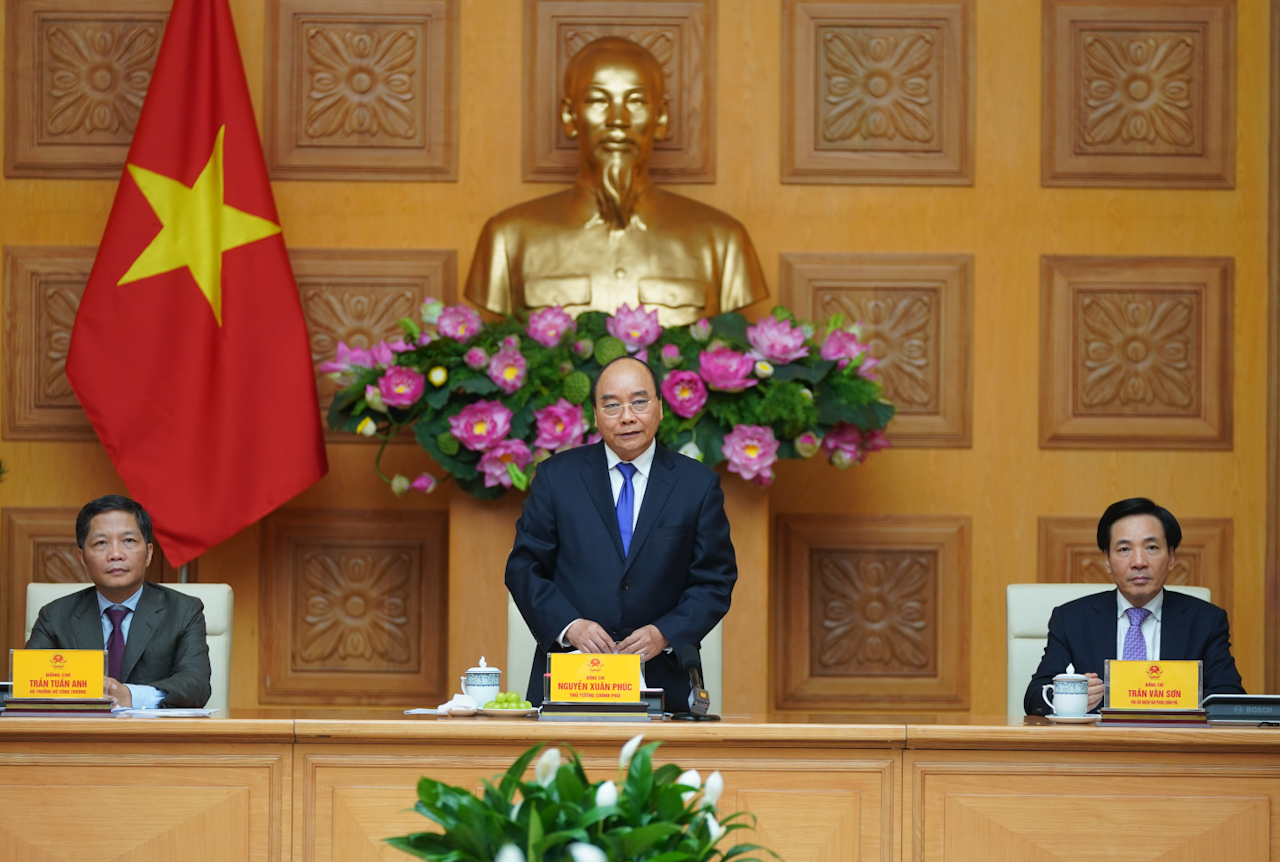 Thủ tướng Nguyễn Xuân Phúc phát biểu tại buổi gặp mặt 124 doanh nghiệp có sản phẩm đạt thương hiệu quốc gia Việt Nam 2020. Ảnh: VGP/Quang Hiếu