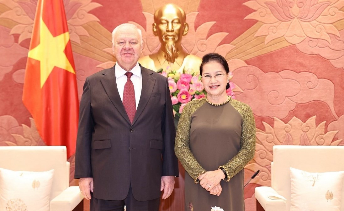Chủ tịch Quốc hội Nguyễn Thị Kim Ngân và Đại sứ Liên bang Nga tại Việt Nam Konstantin Vnukov
