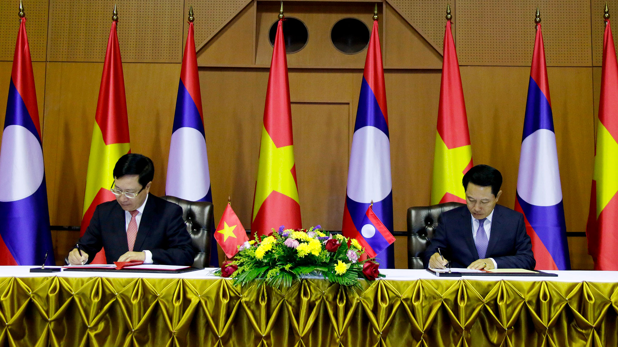 Phó Thủ tướng, Bộ trưởng Ngoại giao Phạm Bình Minh thăm chính thức Cộng hòa Dân chủ Nhân dân Lào 2