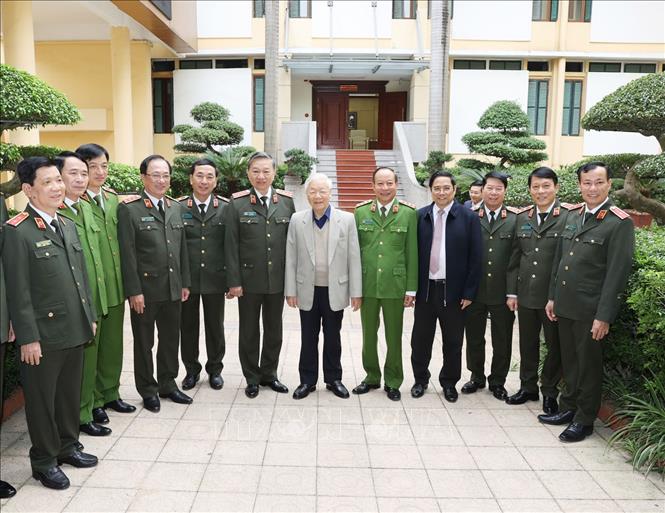 Tổng Bí thư, Chủ tịch nước Nguyễn Phú Trọng chụp ảnh chung với các đại biểu dự Hội nghị. Ảnh TTXVN
