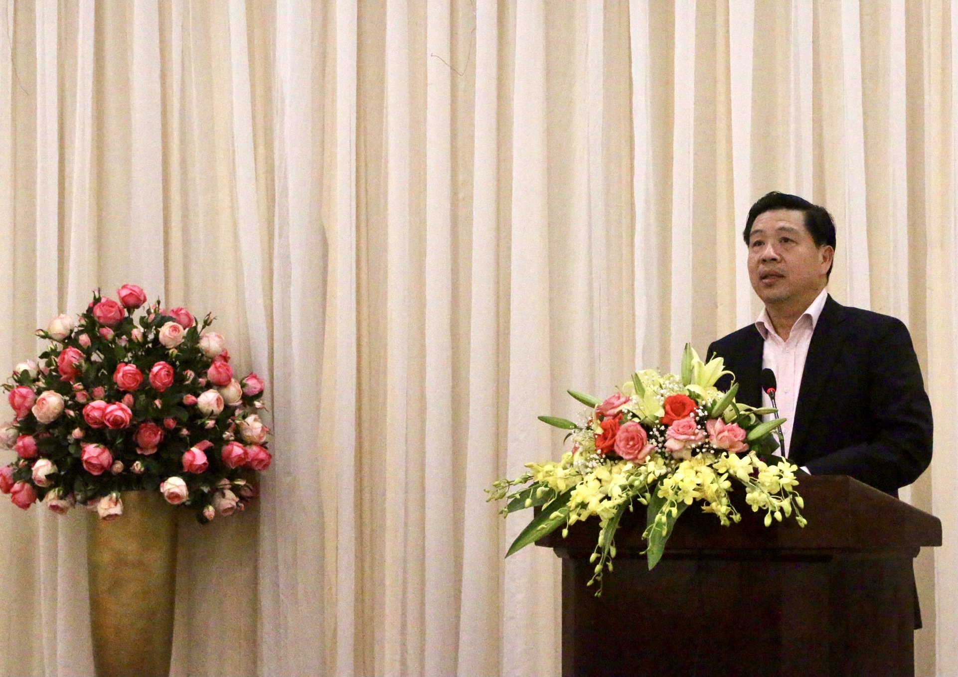 Thứ trưởng, Phó Chủ nhiệm Ủy ban Dân tộc Lê Sơn Hải chủ trì cuộc họp tại Khách sạn La Thành