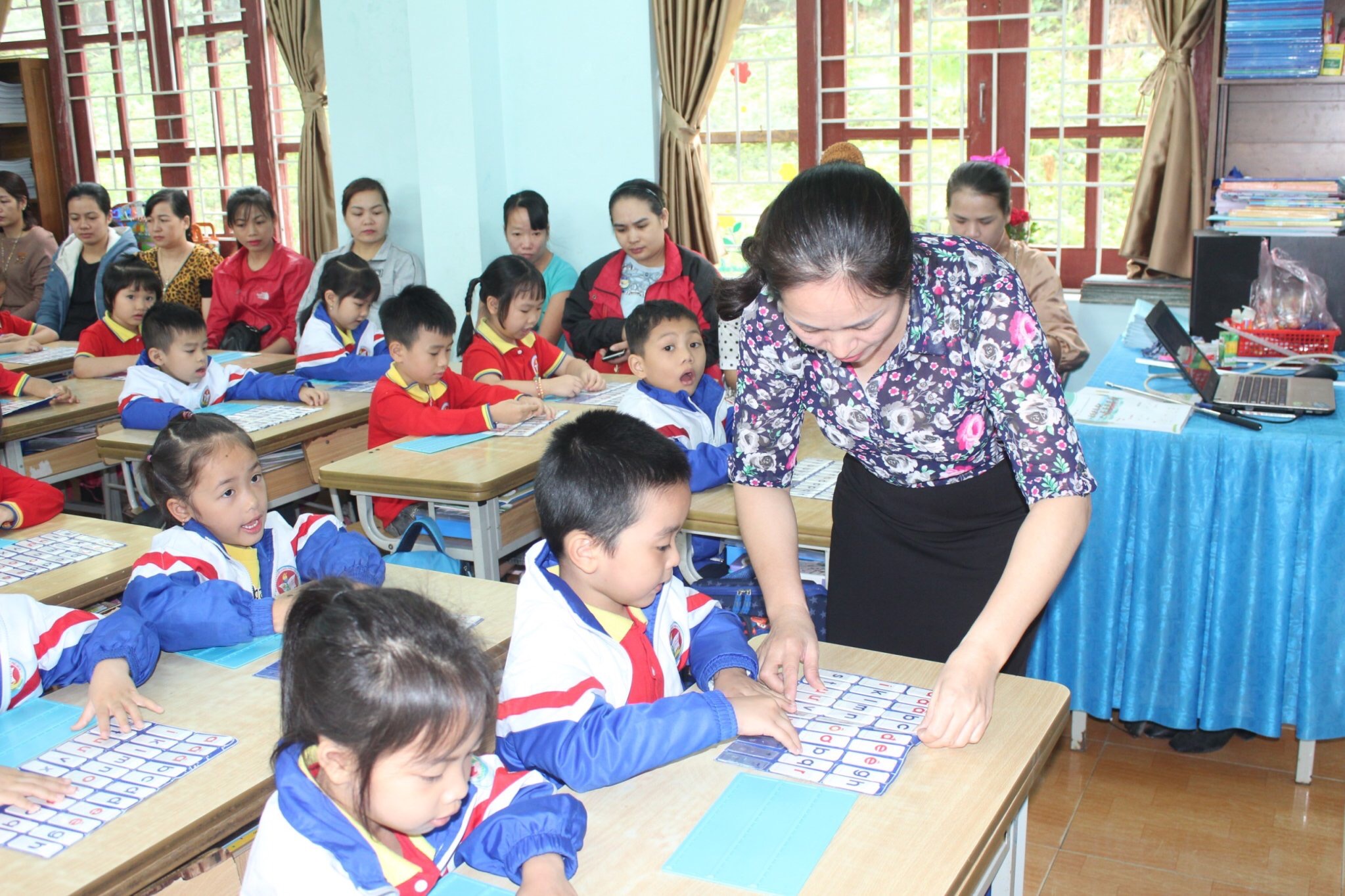 Tham gia tiết học tiếng Việt cùng con giúp phụ huynh có thêm kỹ năng, phương pháp rèn con học ở nhà