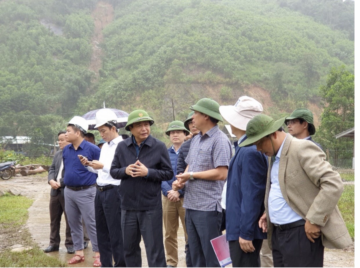 Đoàn công tác khảo sát khu tái định cư tại xã Trà Leng, huyện Nam Trà My