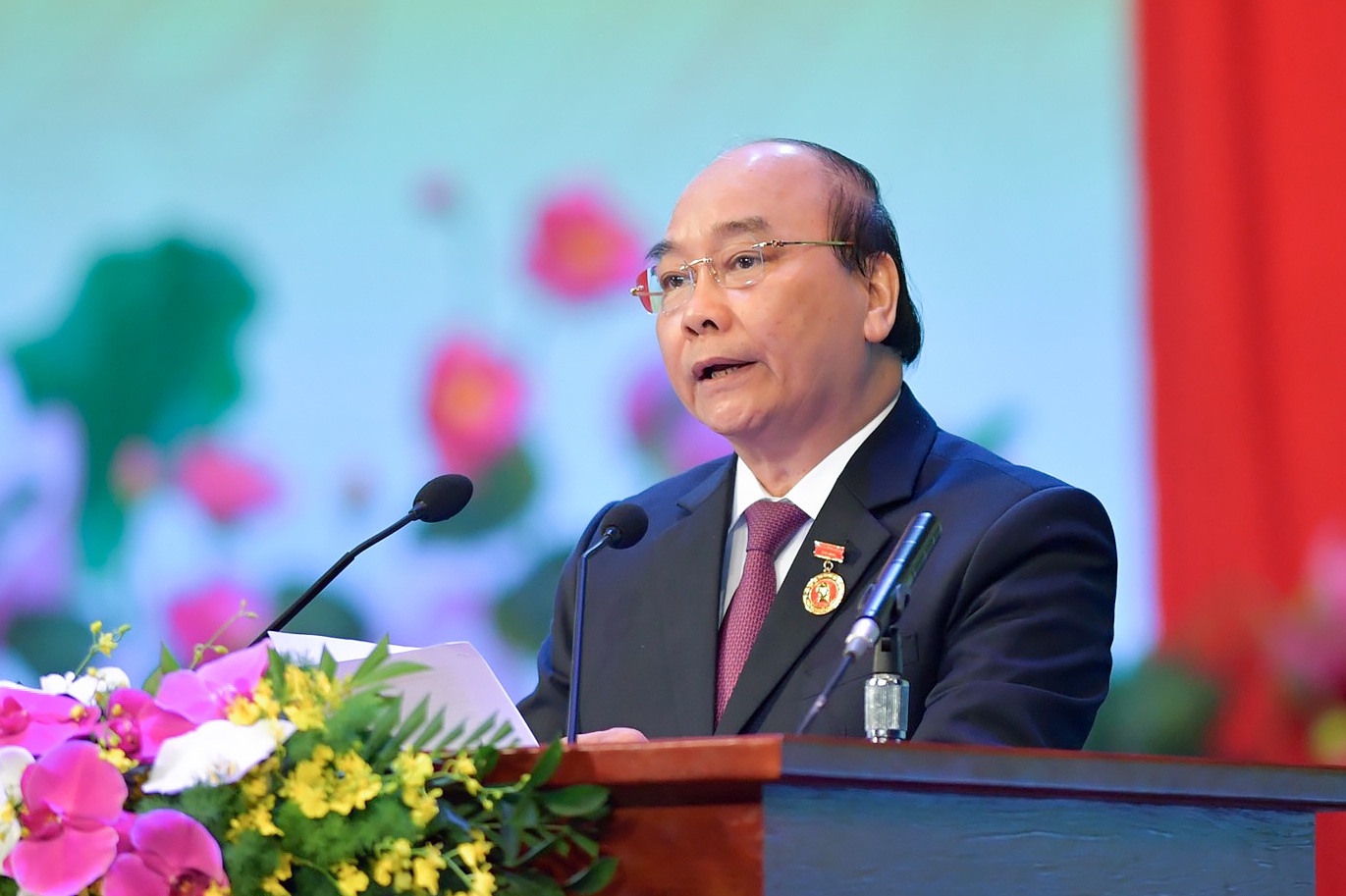 Thủ tướng Chính phủ Nguyễn Xuân Phúc - Chủ tịch Hội đồng Thi đua - Khen thưởng Trung ương đã phát động Phong trào thi đua trong cả nước giai đoạn 2021-2025 