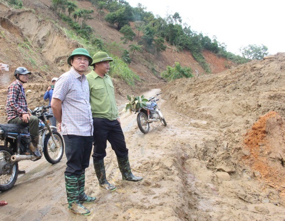 Sau chuyến khảo sát, Chủ tịch UBND tỉnh Quảng Nam đã ký quyết định về tình huống khẩn cấp sạt lở ở các tuyến đường (Ảnh tư liệu)