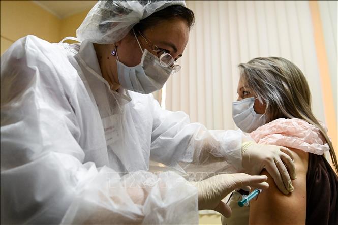 Tiêm vaccine ngừa COVID-19 tại Moskva, Nga ngày 5/12. Ảnh: AFP/TTXVN