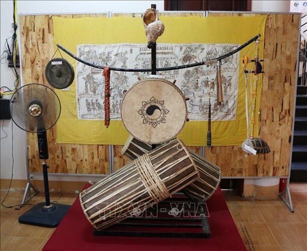 Nhạc cụ truyền thống của đồng bào Chăm trưng bày tại Trung tâm nghiên cứu văn hóa Chăm. Ảnh: Nguyễn Thành – TTXVN