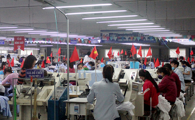 Tỉnh Quảng Bình tạo việc làm cho lao động nữ trong các doanh nghiệp. Ảnh TL