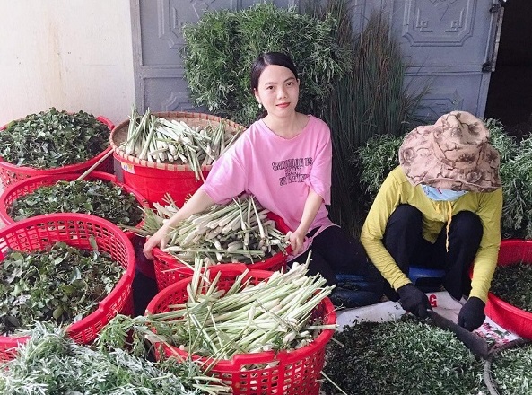 Minh Nga gắn bó với nông sản của đồng bào địa phương