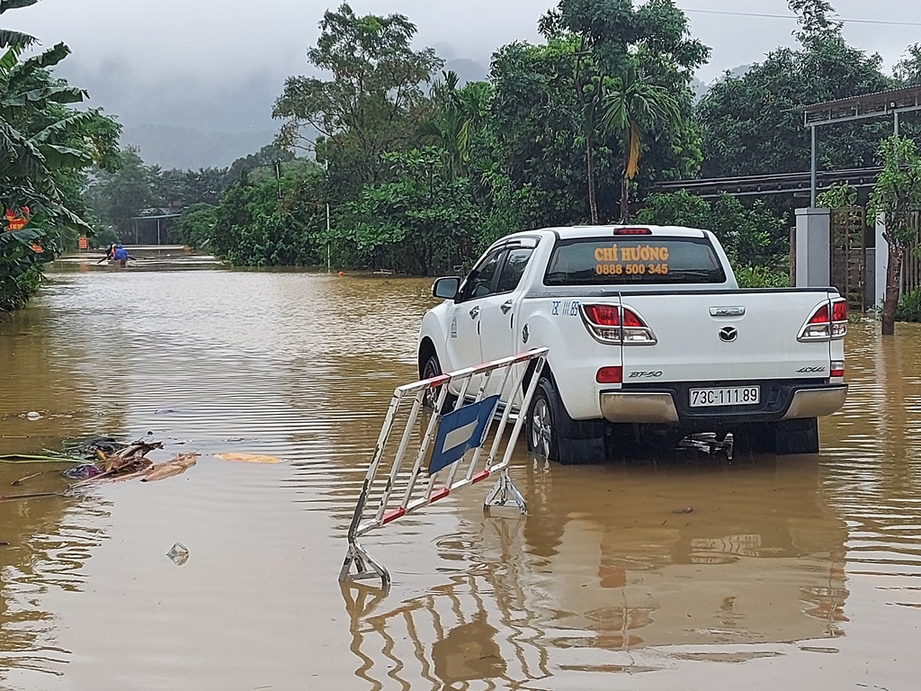 Là địa bàn vùng cao nhưng thôn Tân Lý, xã Minh Hóa, huyện Minh Hóa (Quảng Bình) vẫn bị ngập sâu trong mưa lũ ngày 20/10/2020