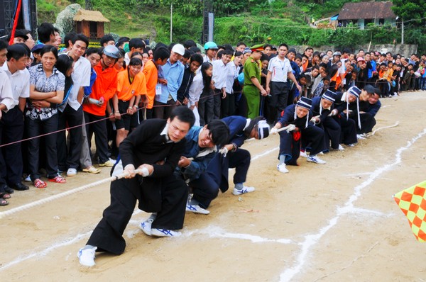 Trò chơi kéo co trong một lễ hội tại vùng núi phía Bắc Việt Nam Ảnh TL