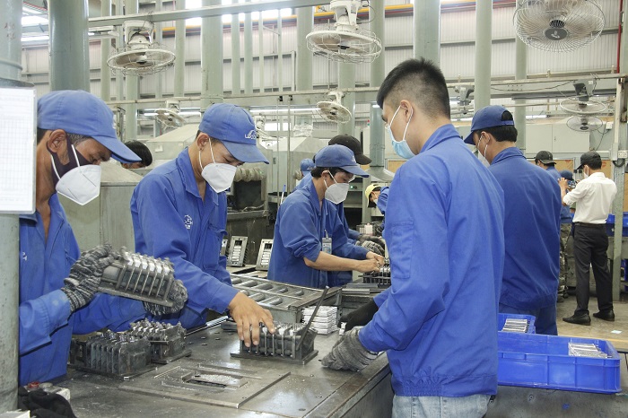Công nhân làm việc tại Công ty TNHH Leoch Battery (Việt Nam), Khu công nghiệp Becamex - Bình Phước. Ảnh: Thanh Liêm