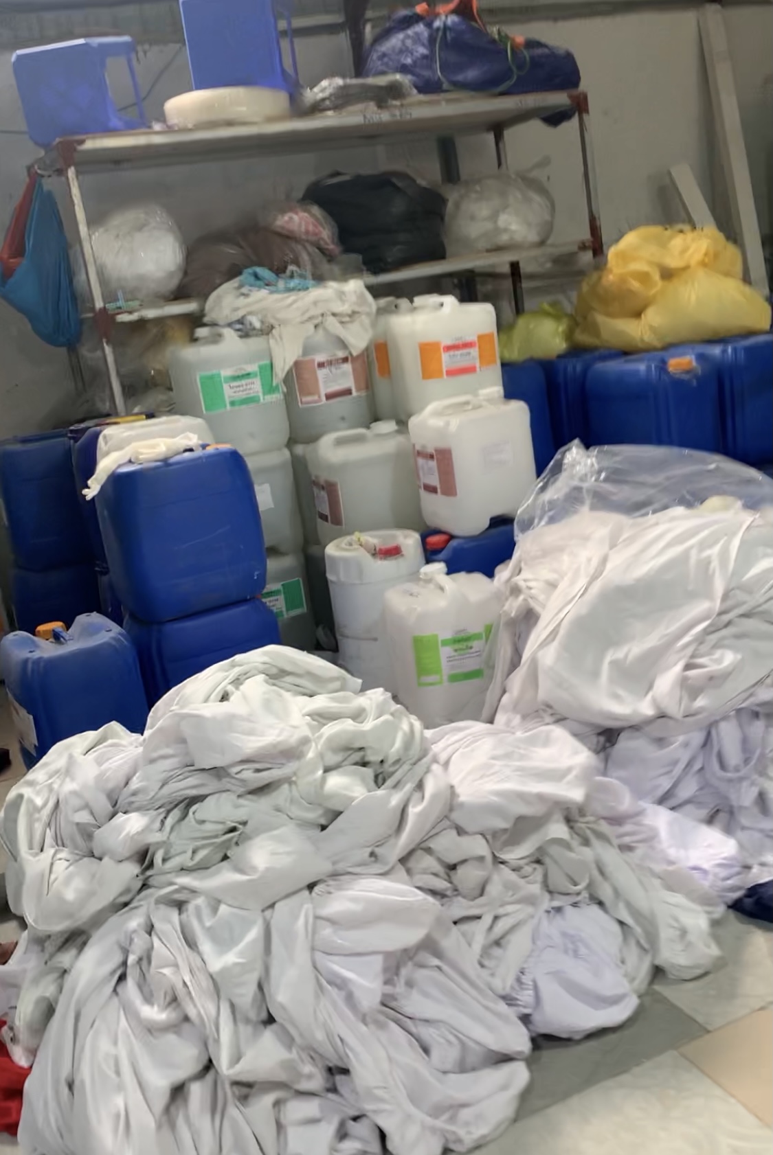 Đồ giặt của bệnh viện Lão Khoa TW trong xưởng giặt của Công ty GLS