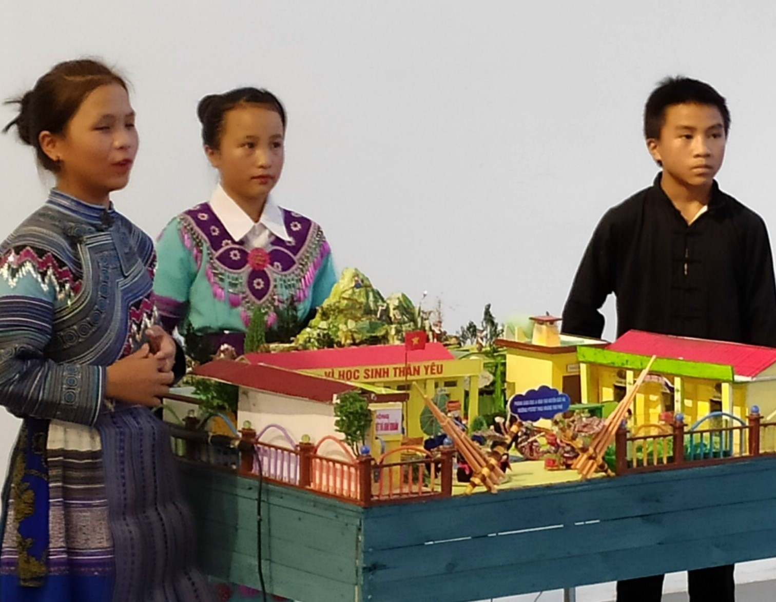 Mô hình “trường bán trú trong mơ của em” của học sinh Trường PTDT bán trú THCS Hoàng Thu Phố