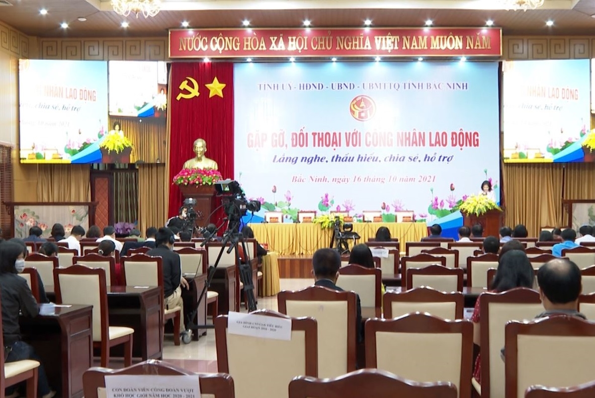 Tỉnh ủy, HĐND, UBND, Ủy ban Mặt trận Tổ quốc tỉnh Bắc Ninh tổ chức Hội nghị gặp gỡ, đối thoại, tháo gỡ khó khăn cho công nhân lao động ngày 16/10/2021. 