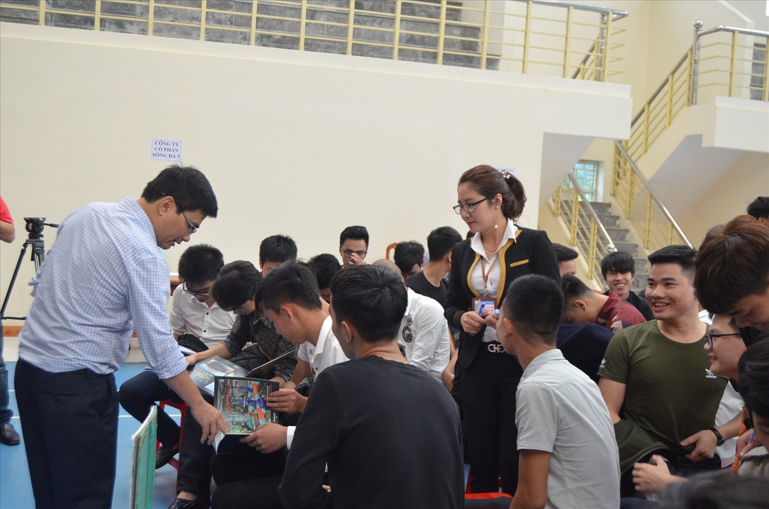 Trường Cao đẳng nghề Kỹ thuật - Công nghệ Tuyên Quang phối hợp với các đơn vị, doanh nghiệp tổ chức Hội nghị tư vấn, giới thiệu việc làm cho học sinh, sinh viên nhà trường.