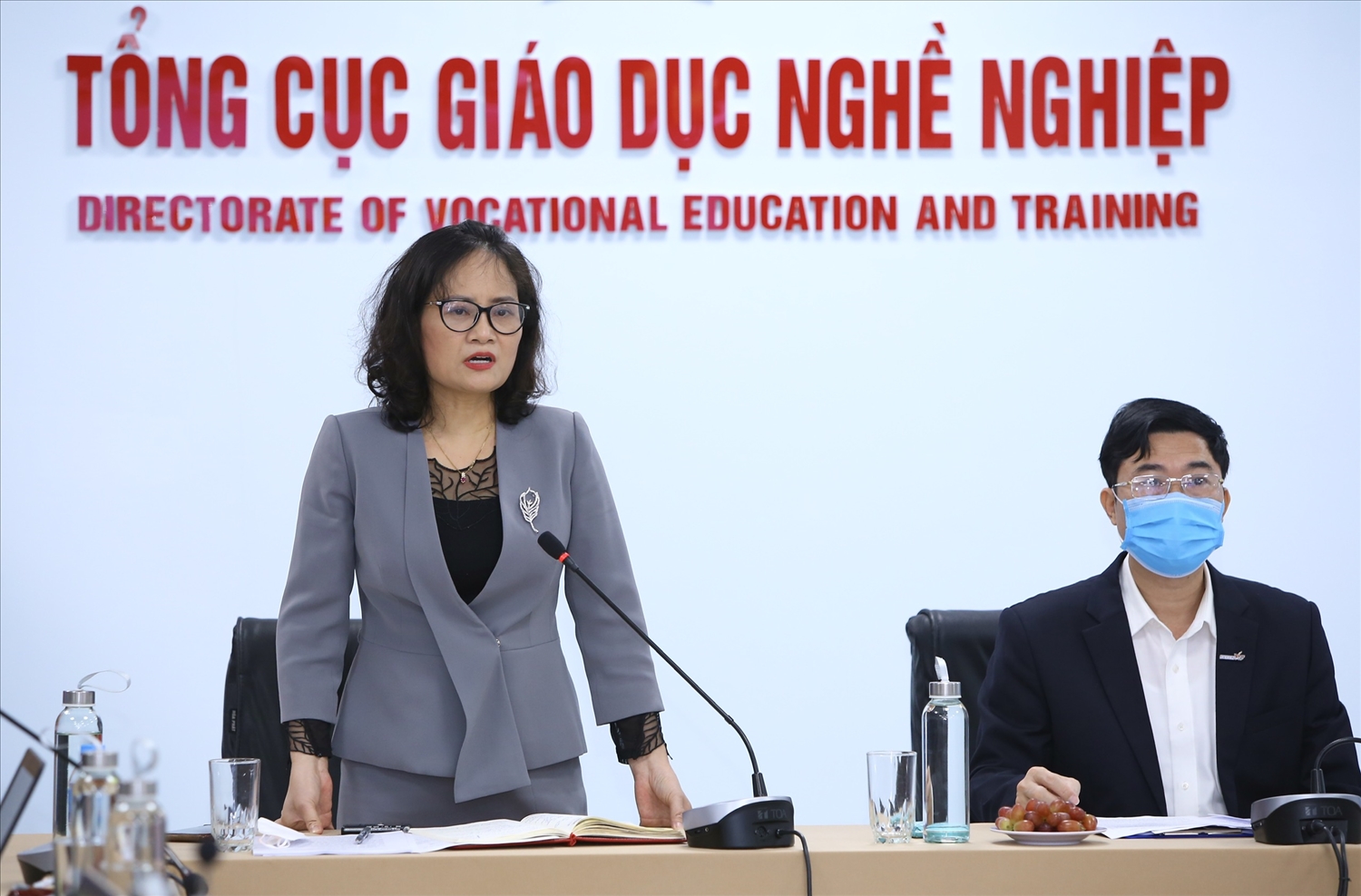 Bà Nguyễn Thị Việt Hương, Phó Tổng cục trưởng Tổng cục GDNN, Trưởng Ban Tổ chức Hội giảng nhà giáo GDNN toàn quốc năm 2021 thông tin với báo chí tại cuộc gặp sáng 9/11/2021.