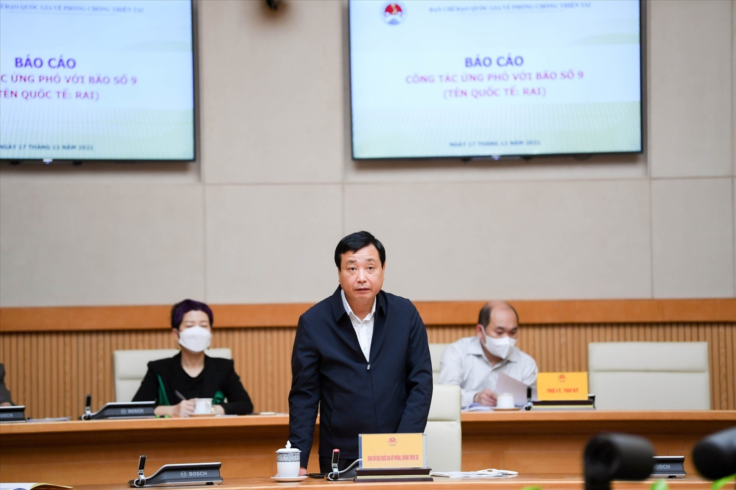 Phó Trưởng ban chỉ đạo quốc gia về Phòng chống thiên tai Trần Quang Hoài báo cáo Thủ tướng các kịch bản phòng chống bão RAI tại hội nghị trực tuyến