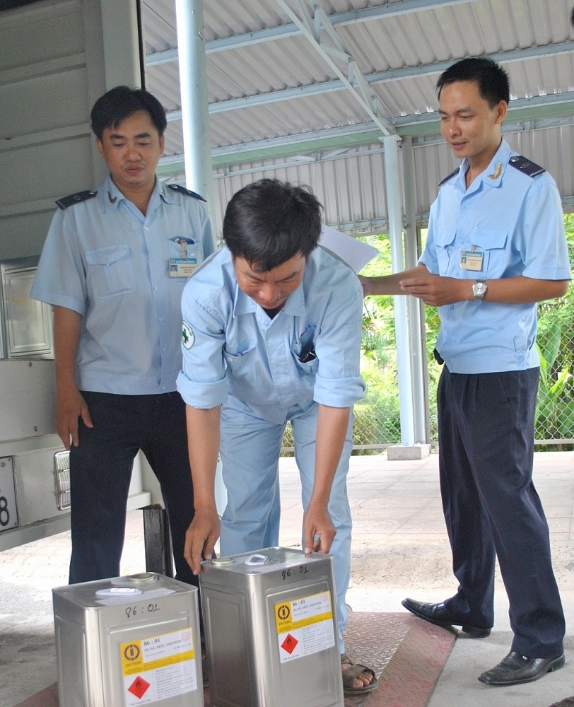 Chi cục Hải quan Bắc Phong Sinh - Cục Hải quan Quảng Ninh, kiểm tra hàng hóa nhập khẩu - ẢNh: TL