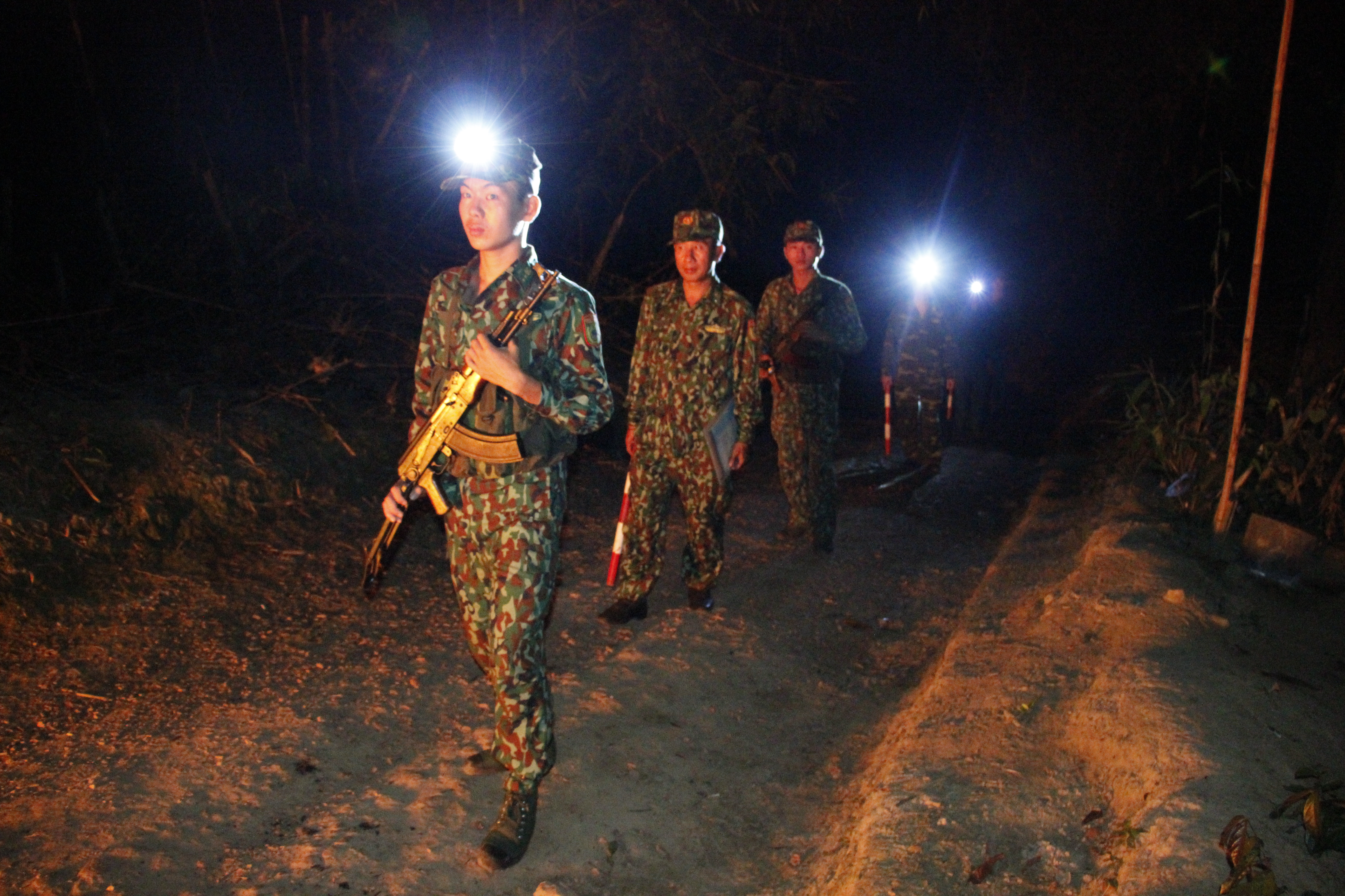 Lực lượng Bộ đội Biên phòng Bình Phước tăng cường tuần tra, kiểm soát biên giới cả ngày lẫn đêm