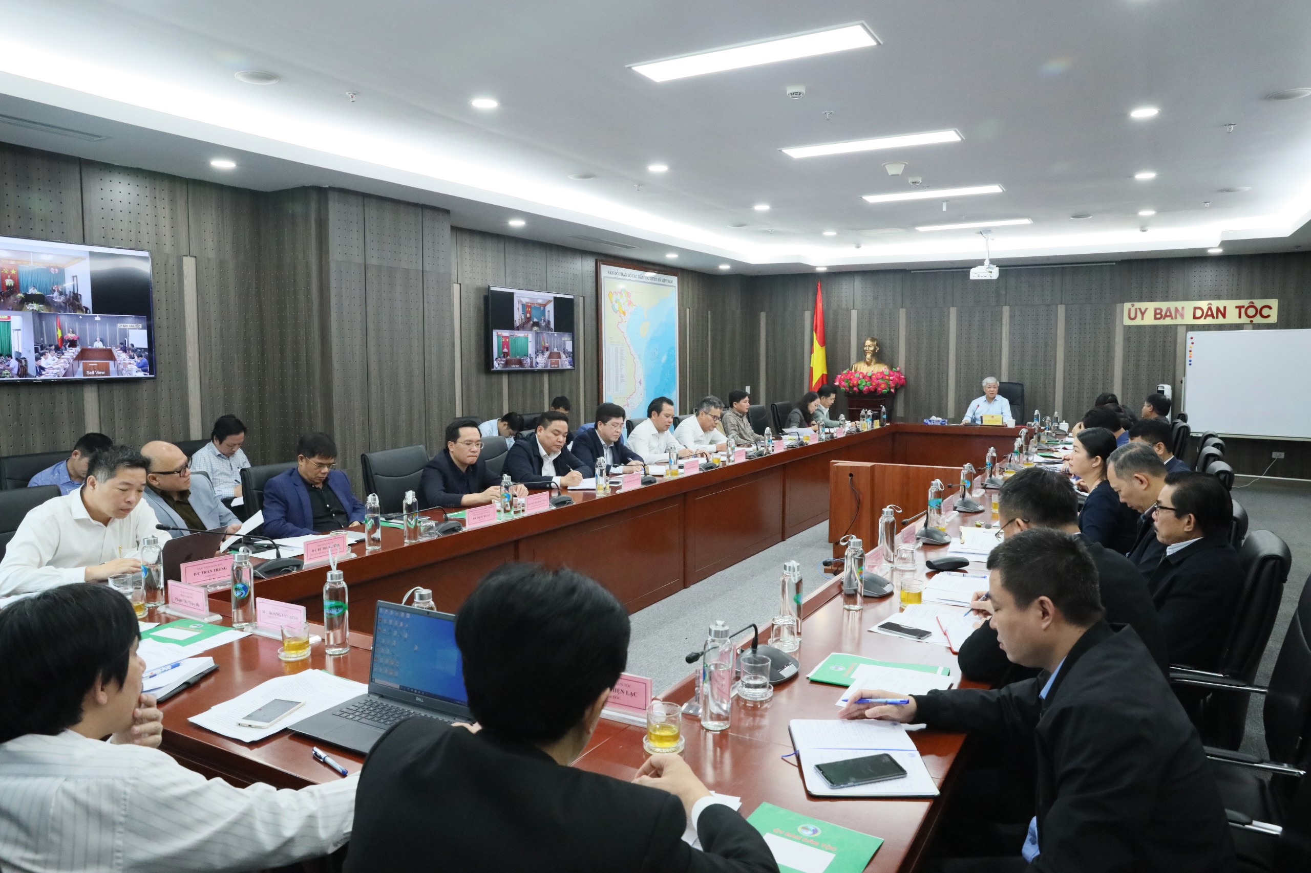 Bí thư Trung ương Đảng, Bộ trưởng, Chủ nhiệm Đỗ Văn Chiến chủ trì buổi họp.