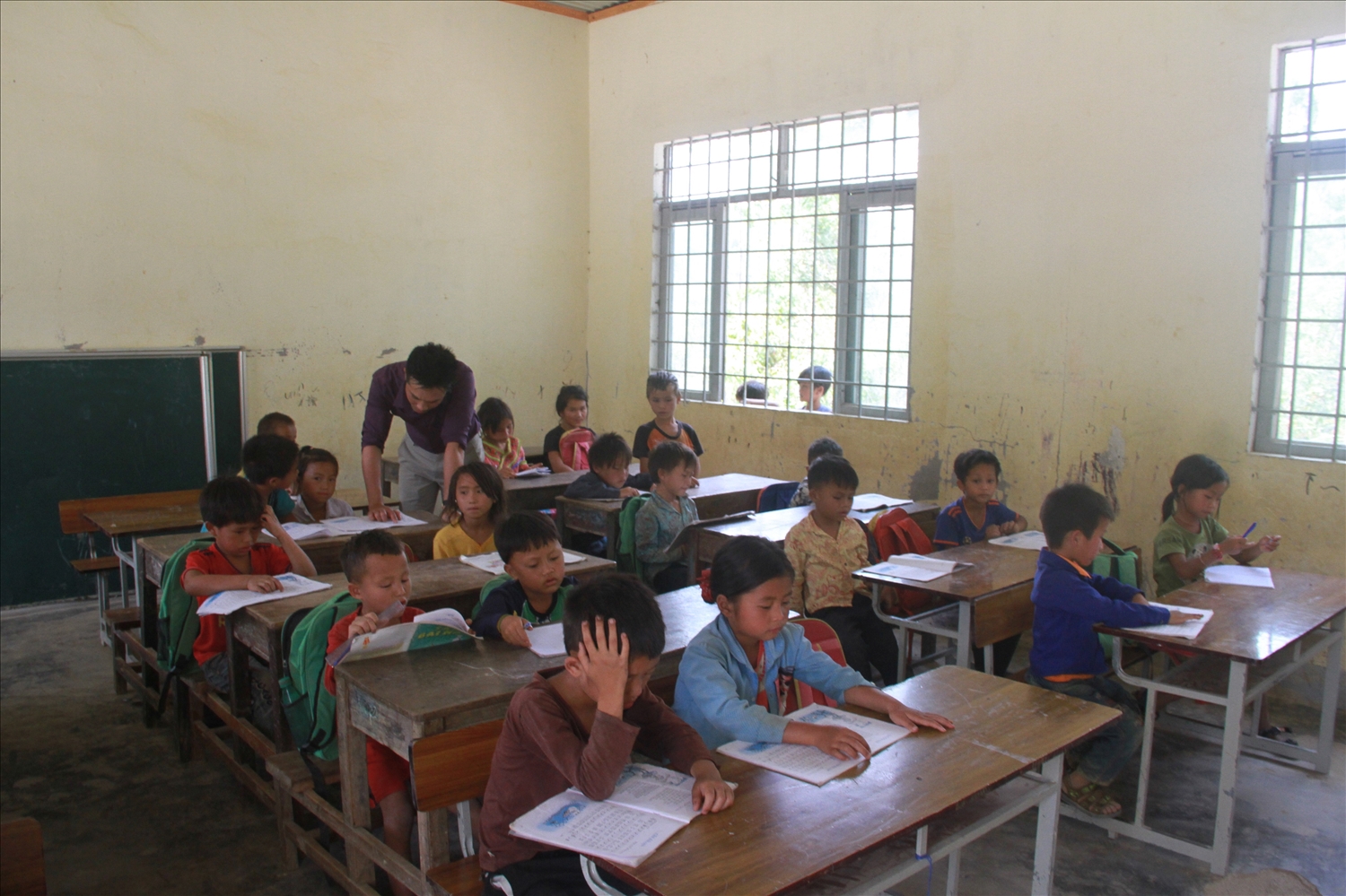 Một lớp học của trẻ em ở thôn Ea Rớt, xã Cư Pui