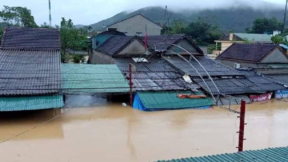 Nước lũ gây ngập sâu tại xã Thanh Mỹ huyện Thanh Chương (Nghệ An) vào những ngày cuối năm 2020