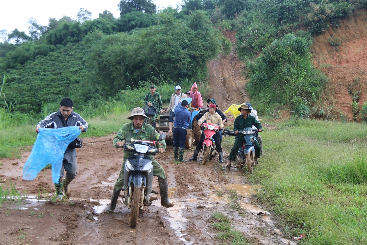 Đường vào cụm dân di cư tự phát trên địa bàn tỉnh Đắk Nông