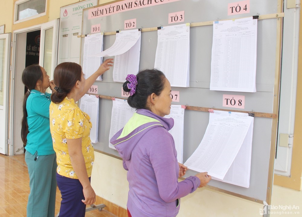Khu vực bỏ phiếu bản khe Bu xã Châu Khê huyện Con Cuông đã được trang trí, chuẩn bị đầy đủ.