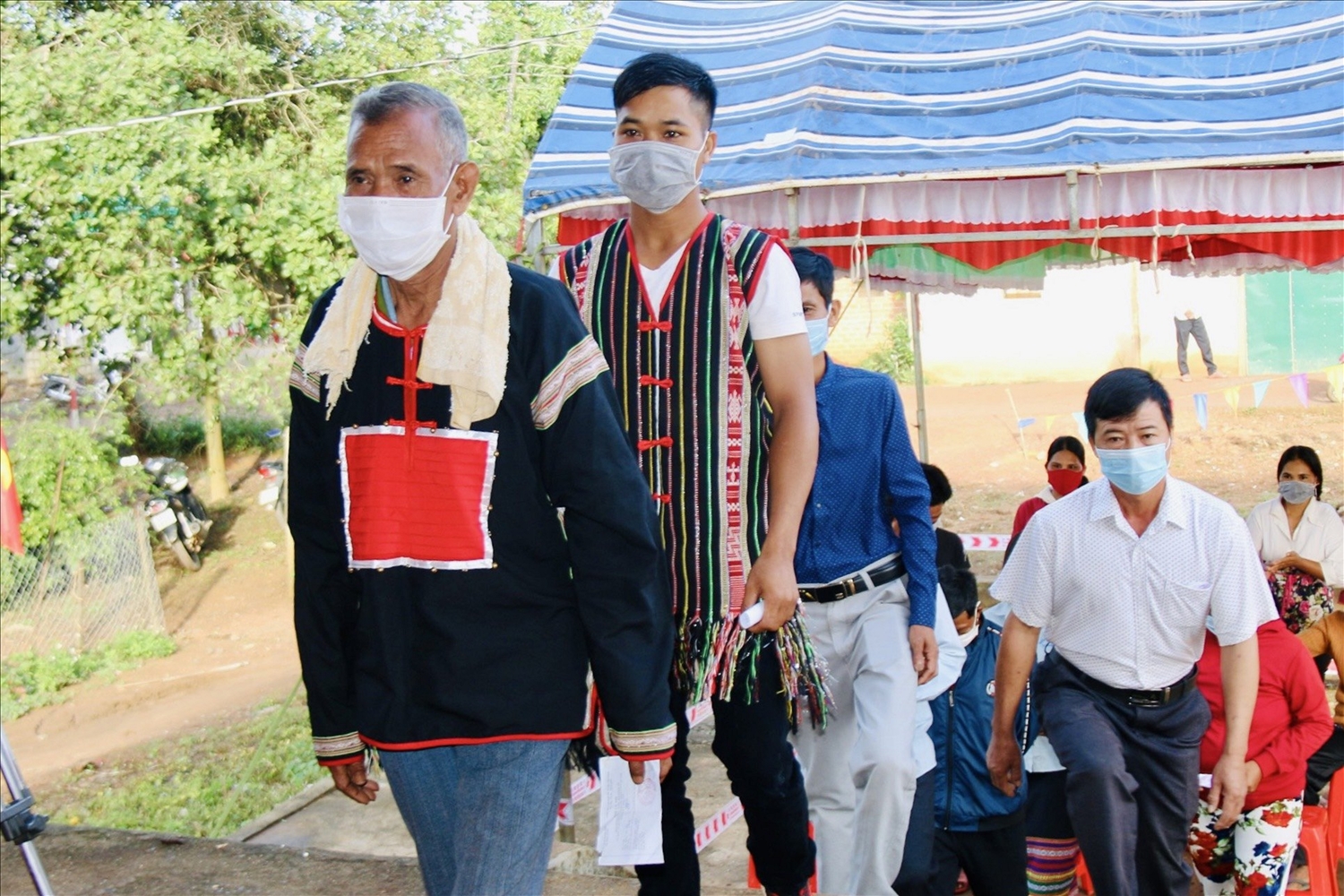 Đồng bào các dân tộc huyện Krông Nô, tỉnh Đắk Nông nô nức đi bầu cử 