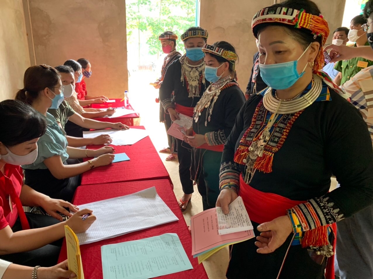 Cử tri đi bầu cử tại huyện Bảo Yên, Lào Cai