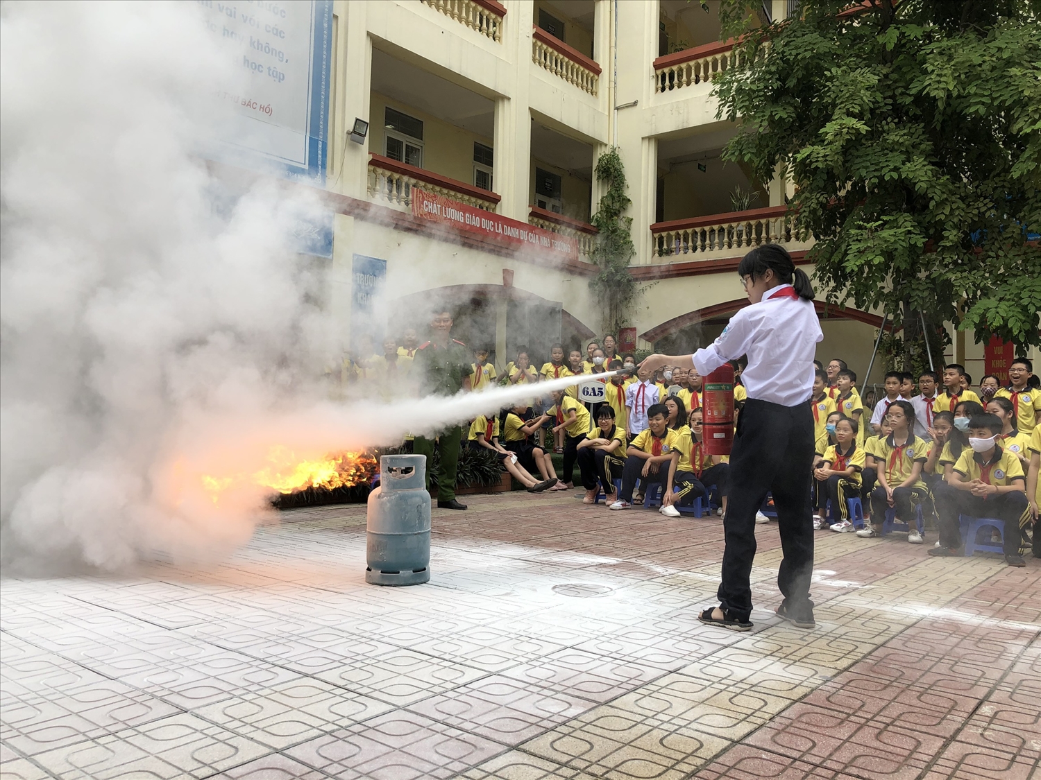 Một buổi giáo dục phòng cháy chữa cháy của nhà trường