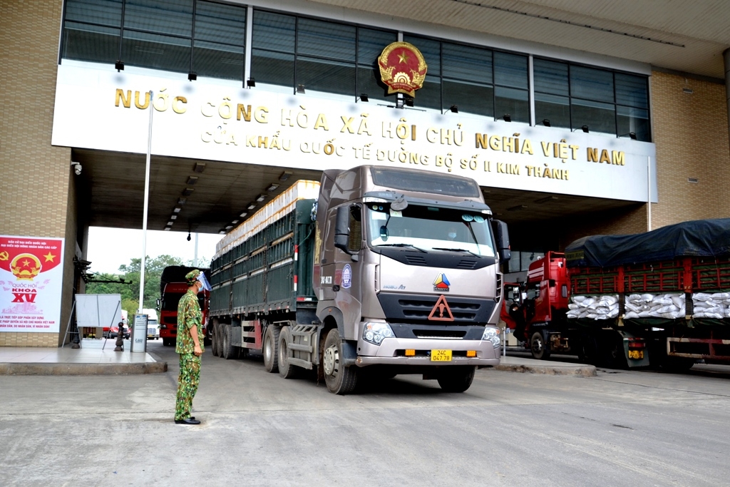 Cửa khẩu Quốc tế Lào Cai tăng cường các biện pháp phòng, chống dịch khiến nhiều lao động tự do mất việc do lượng hàng hóa xuất nhập khẩu giảm