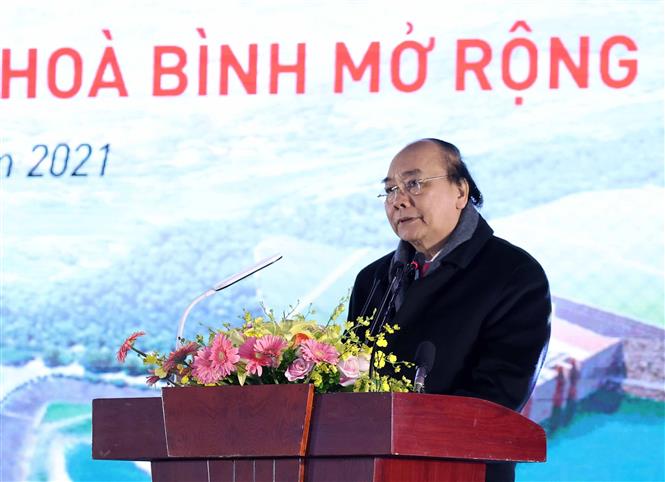 Thủ tướng Nguyễn Xuân Phúc phát biểu tại lễ khởi công Dự án Nhà máy thuỷ điện Hoà Bình mở rộng. Ảnh: Thống Nhất/TTXVN