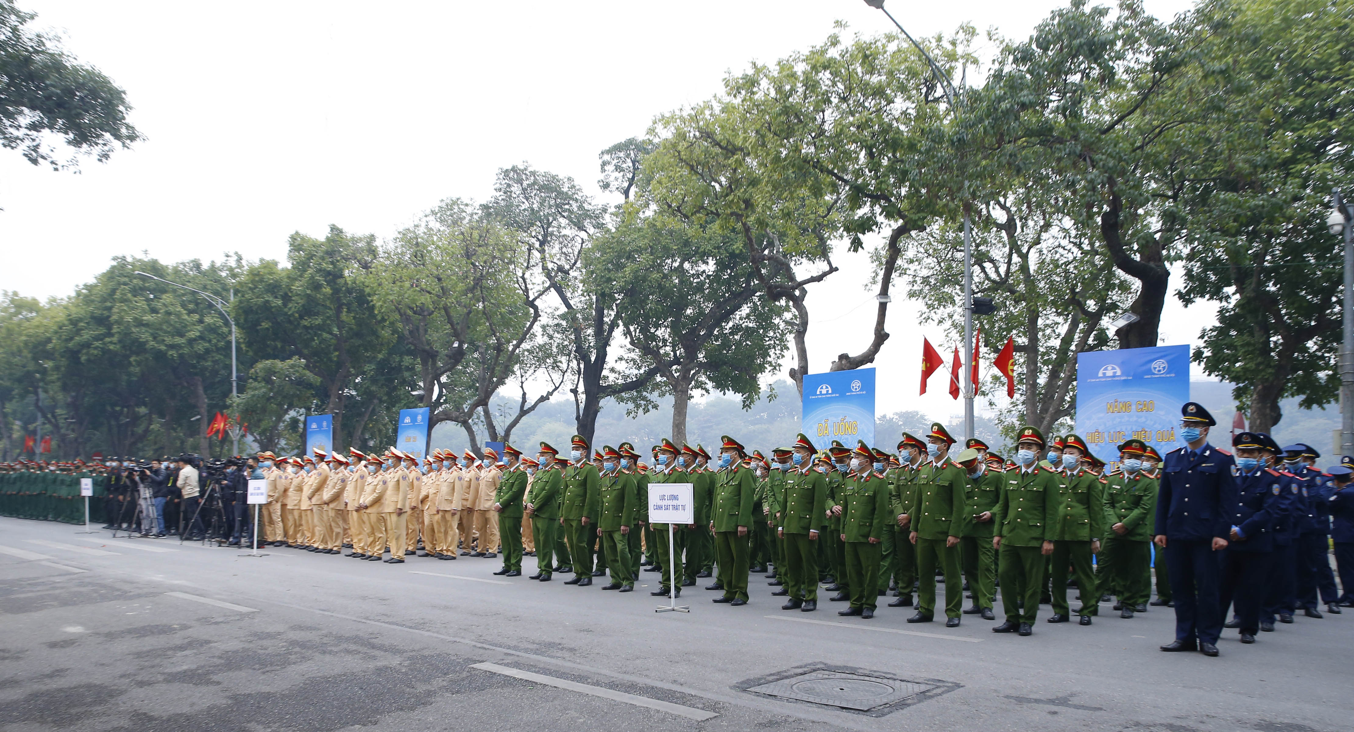 Lễ ra quân Năm an toàn giao thông 2021. Ảnh VGP/Lê Sơn