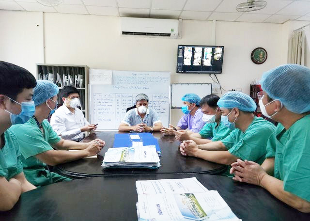 Các y bác sĩ tại khu cách ly dịch COVID – 19 ở Bệnh viện Trung ương Huế cơ sở 2