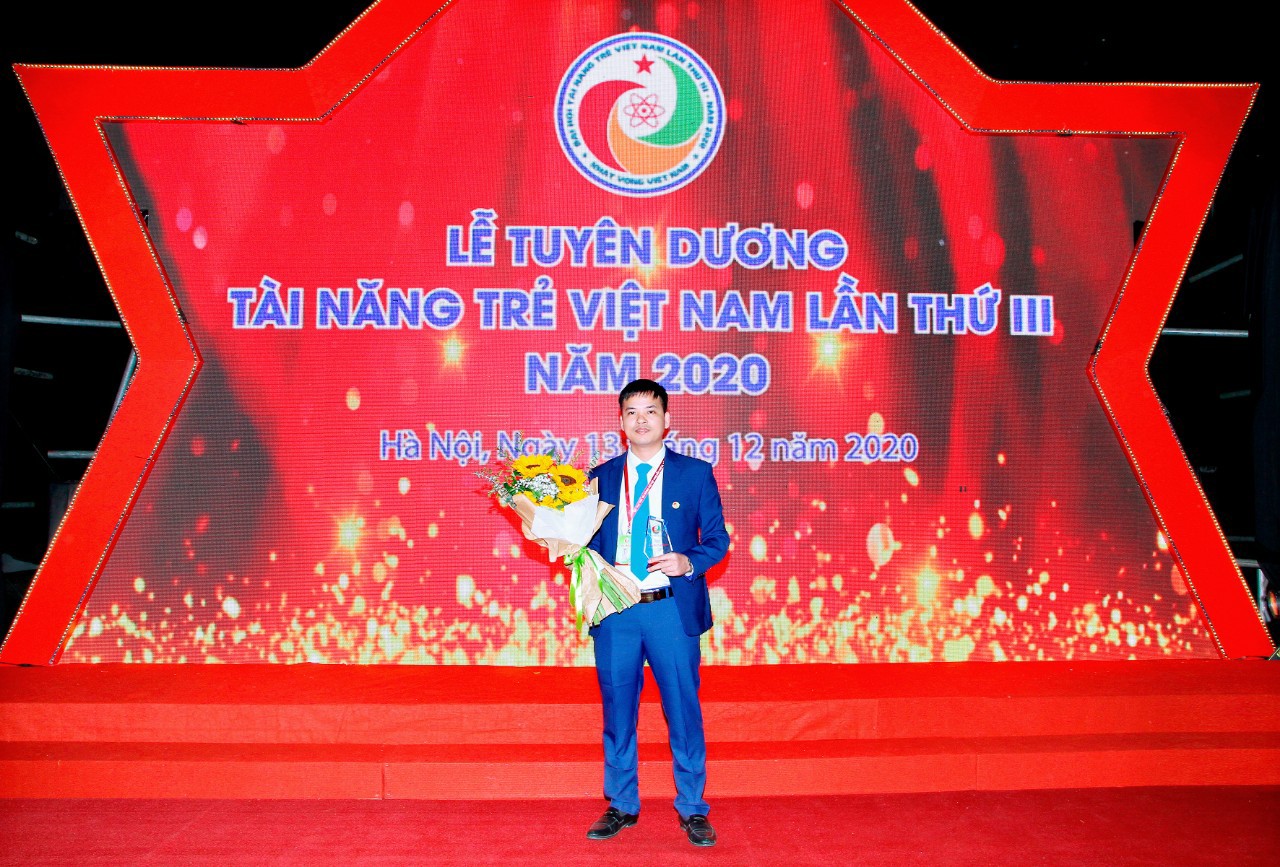 Bác sĩ Lá Văn Khôi- một trong 7 đại diện cho thanh niên Nghệ An tham dự Lễ Tuyên dương Tài năng trẻ Việt Nam lần thứ III năm 2020 do Trung ương Đoàn TNCS Hồ Chí Minh tổ chức