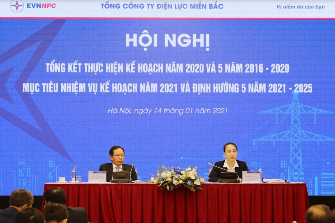 Ông Thiều Kim Quỳnh - Chủ tịch HĐTV và bà Đỗ Nguyệt Ánh - TV HĐTV, Tổng Giám đốc EVNNPC đồng chủ trì Hội nghị tổng kết thực hiện kế hoạch năm 2020 và 05 năm 2016-2020; Mục tiêu nhiệm vụ năm 2021 và định hướng kế hoạch 5 năm 2021-2025 diễn ra sáng ngày 14/1/2021 tại Hà Nội