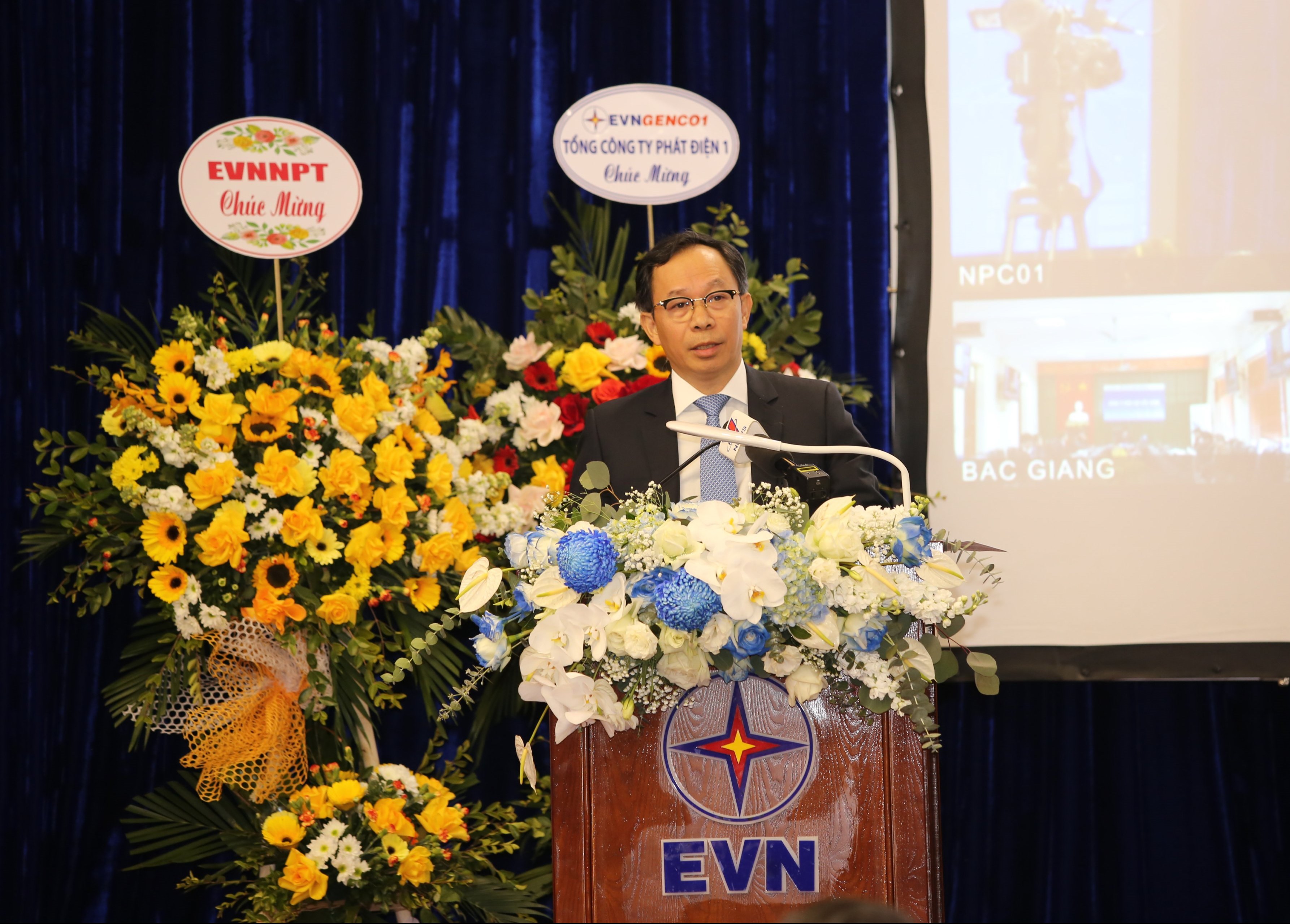 Ông Thiều Kim Quỳnh - Chủ tịch HĐTV EVNNPC phát biểu tại Hội nghị