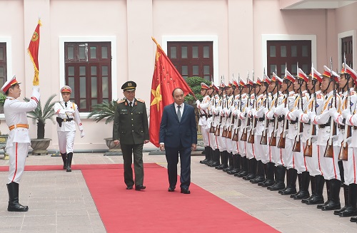 Thủ tướng Nguyễn Xuân Phúc dự lễ đón nhận Huân chương Bảo vệ Tổ quốc hạng Nhất và kỷ niệm 75 năm Ngày truyền thống của lực lượng tình báo CAND - Ảnh: VGP/Quang Hiếu
